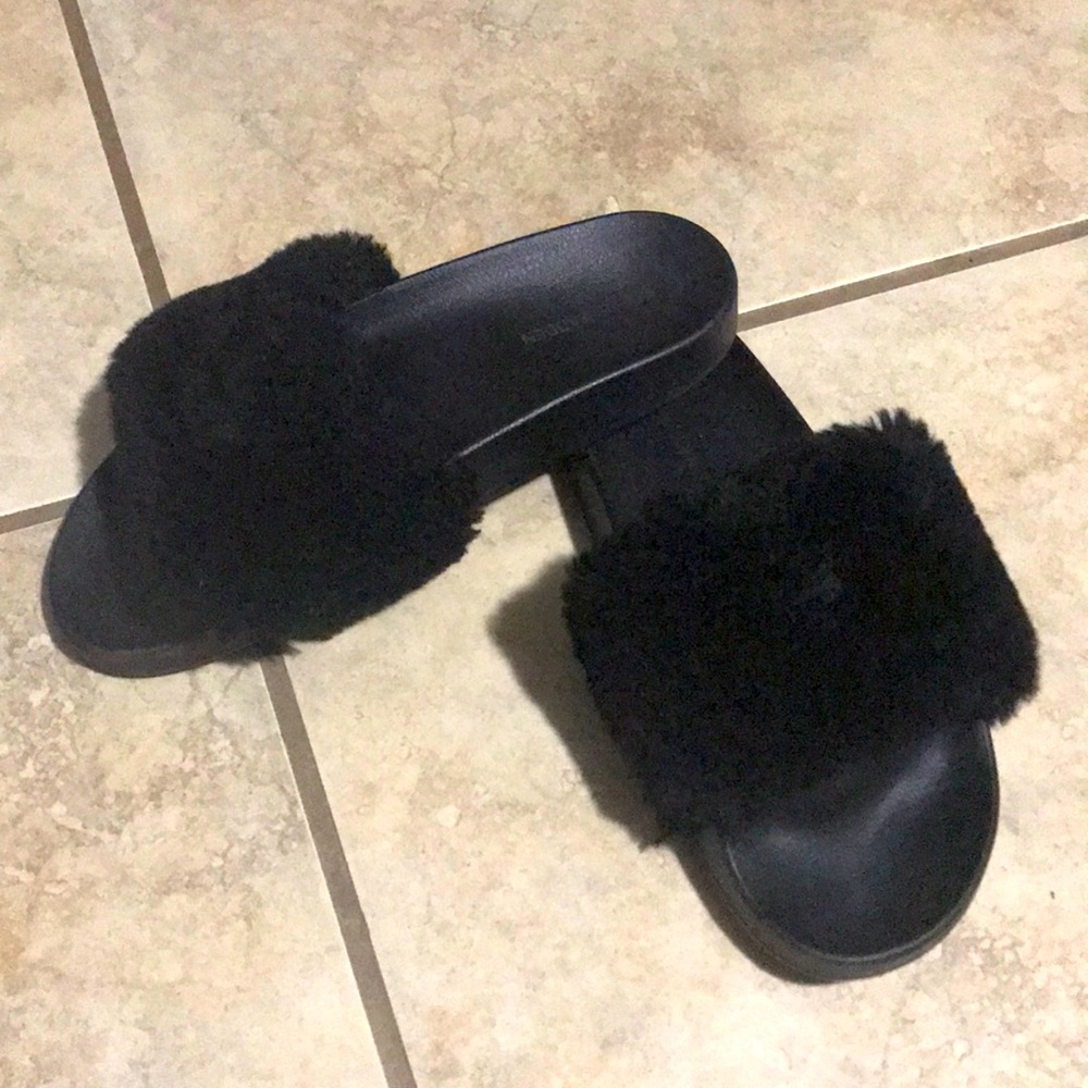 Steve Madden slides